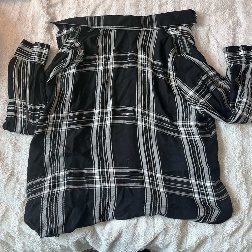 Faded Glory brand light weight blouse, size 1X with silver detail